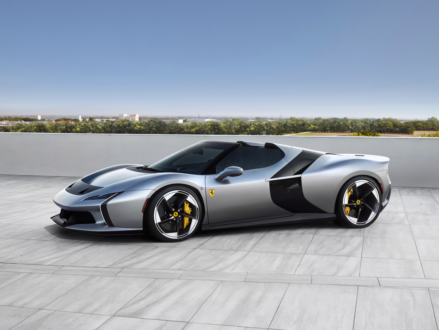 SMALL_01-ferrari-HC25-one-off_d99a4a99-0bcf-4df1-bac4-bf420ec2ed86